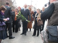 Składanie kondolencji i hołdu ofiarom tragedii smoleńskiej