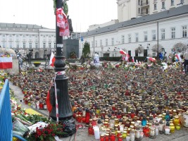 Składanie hołdu ofiarom Tragedii smoleńskiej